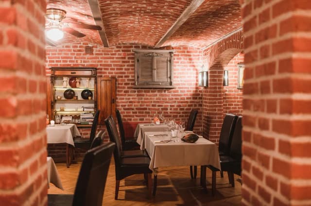 Gdzie zjeść w Krośnie? Odkryj najlepsze restauracje i smaki Gdzie zjeść w Krośnie? Odkryj najlepsze restauracje i smaki